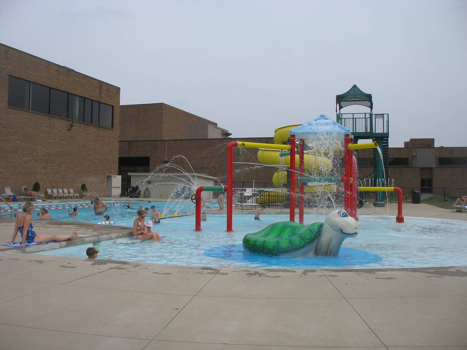 The splash area at the outdoor pool with a turtle water feature and spray features